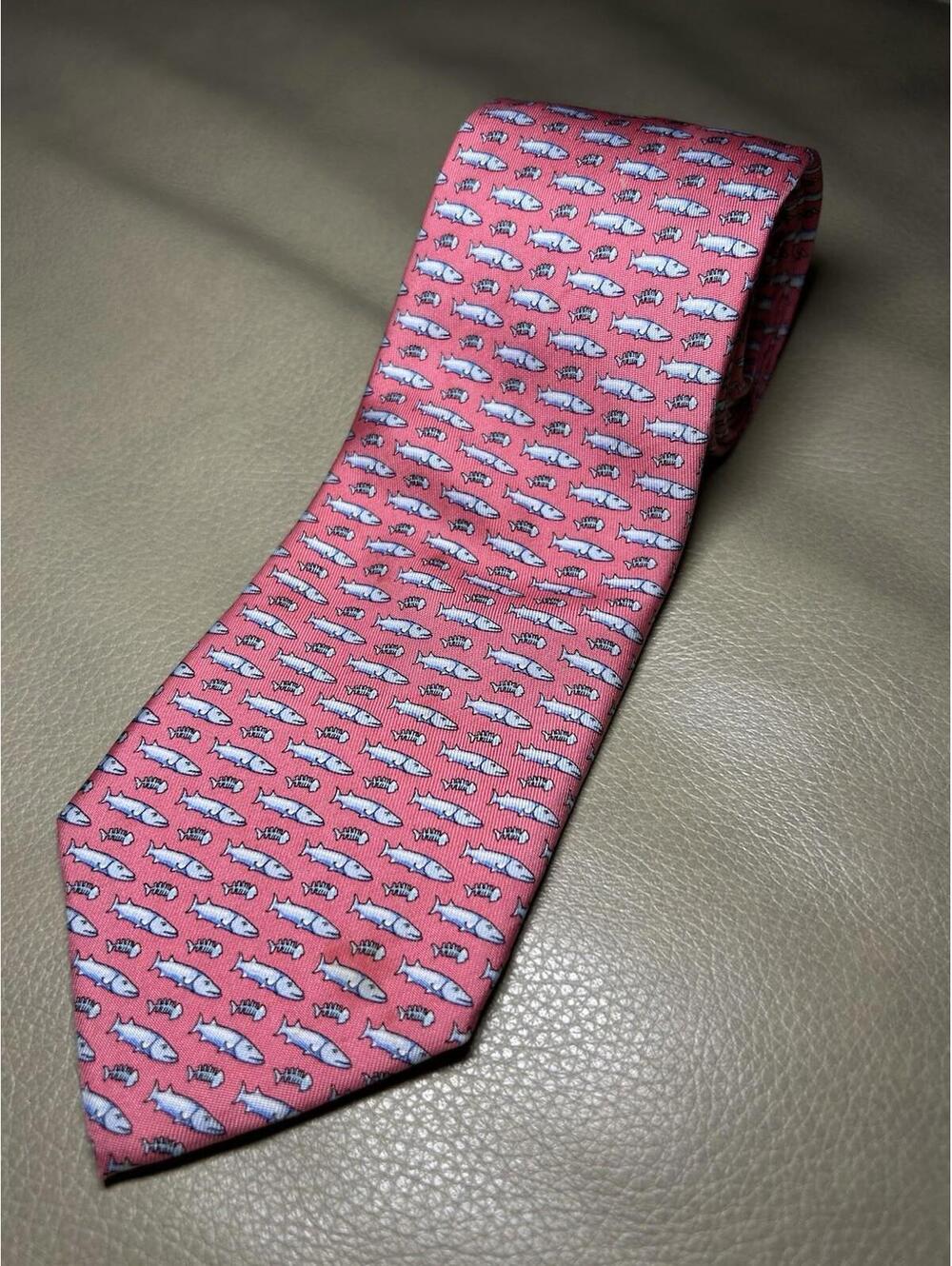 Vineyard Vines Men’s 100% Silk Tie Necktie Pink W/ Fish Pattern T1